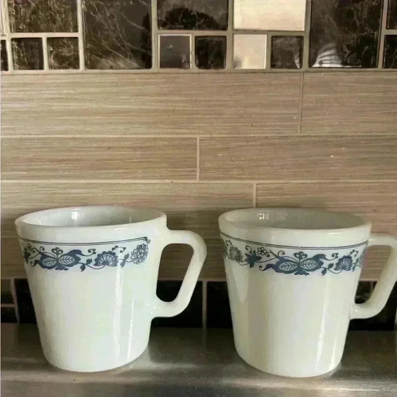 Pyrex  vintage 1970 mugs - Picture 1 of 5